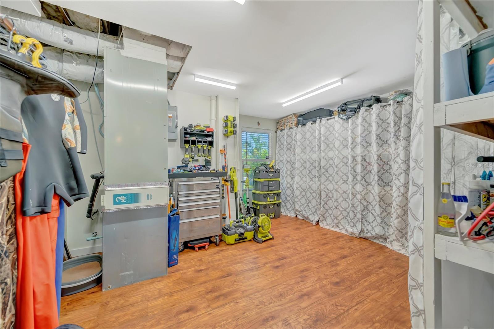 Image 55 of 98 For 1841 Bayshore Drive