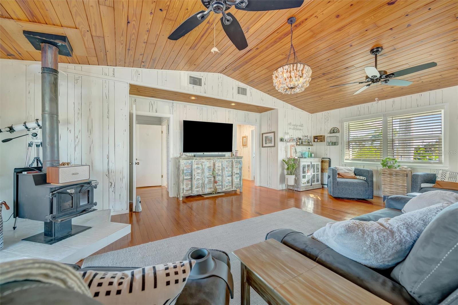 Image 7 of 98 For 1841 Bayshore Drive