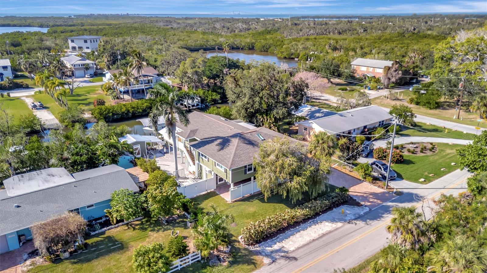 Image 79 of 98 For 1841 Bayshore Drive