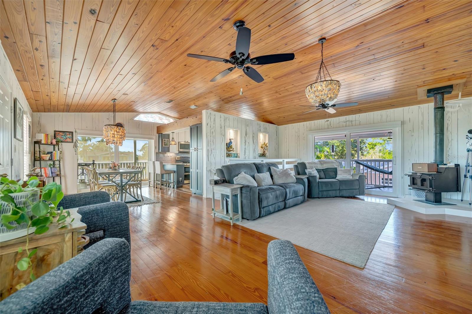 Image 9 of 98 For 1841 Bayshore Drive