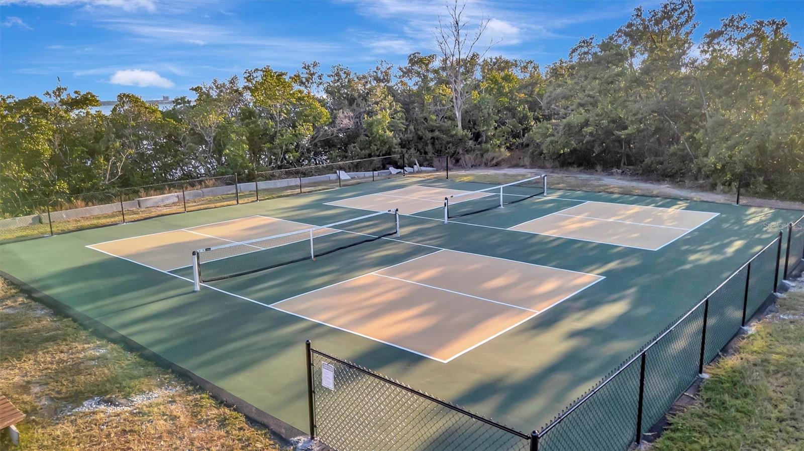 Image 91 of 98 For 1841 Bayshore Drive