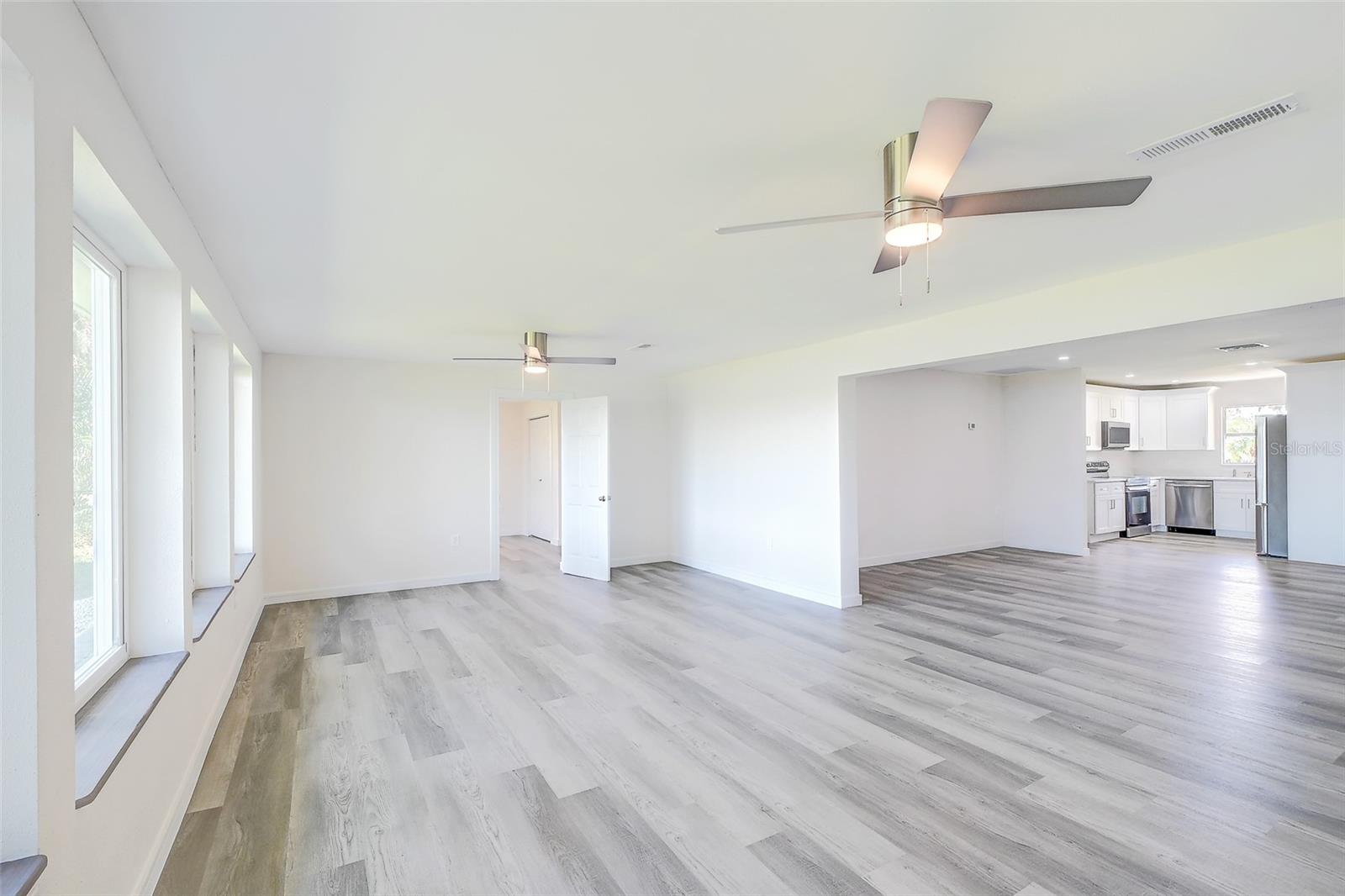 Image 10 of 45 For 4867 Riverside Drive