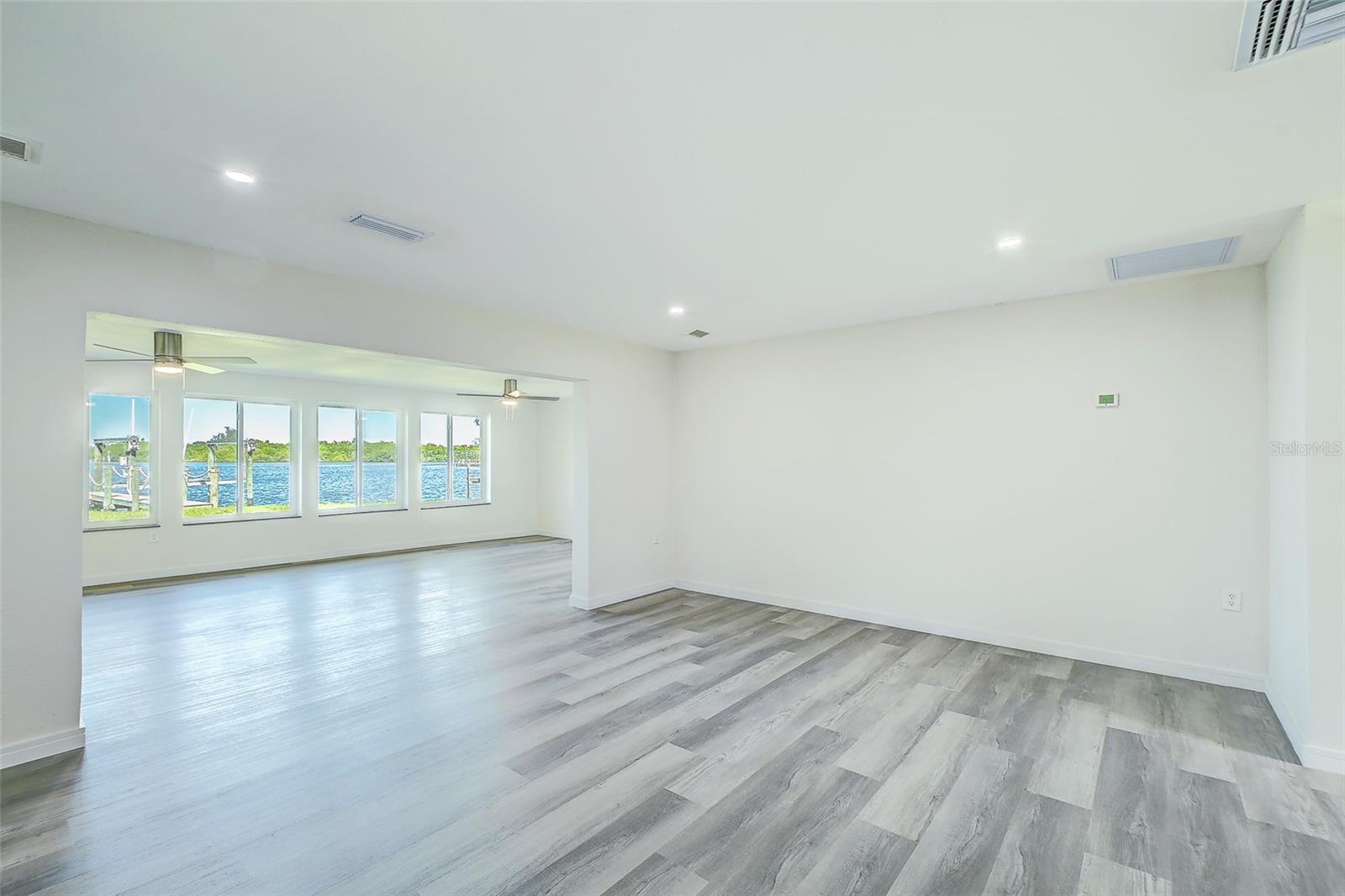 Image 12 of 45 For 4867 Riverside Drive