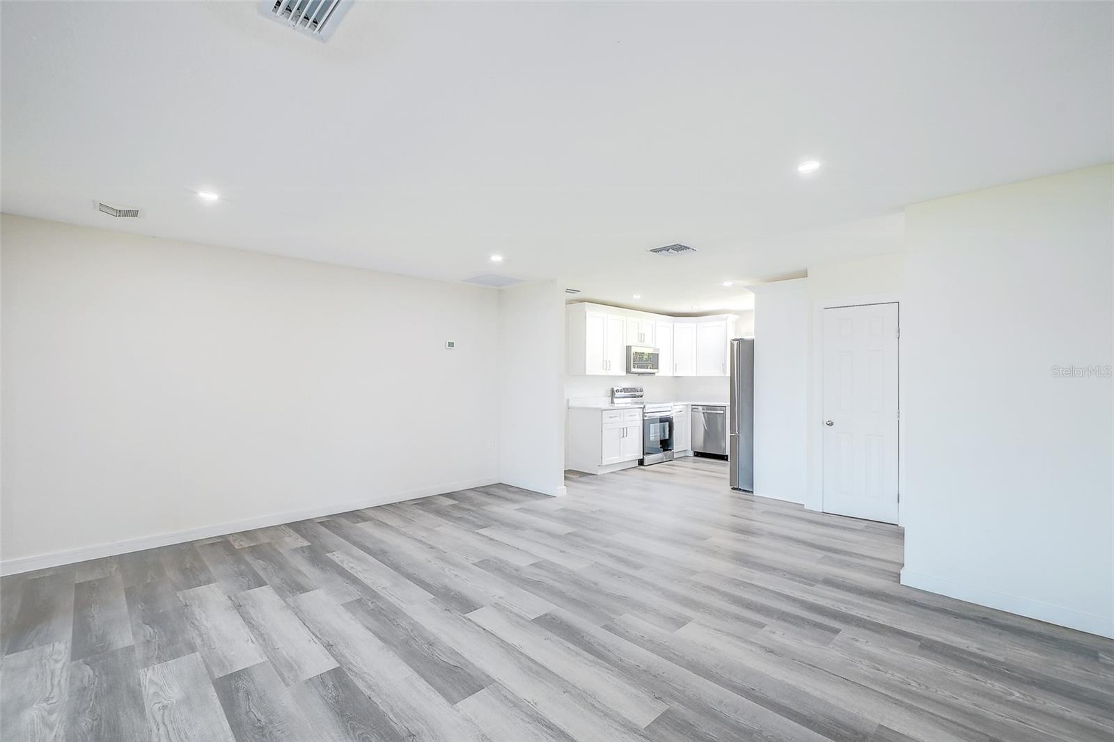 Image 13 of 45 For 4867 Riverside Drive