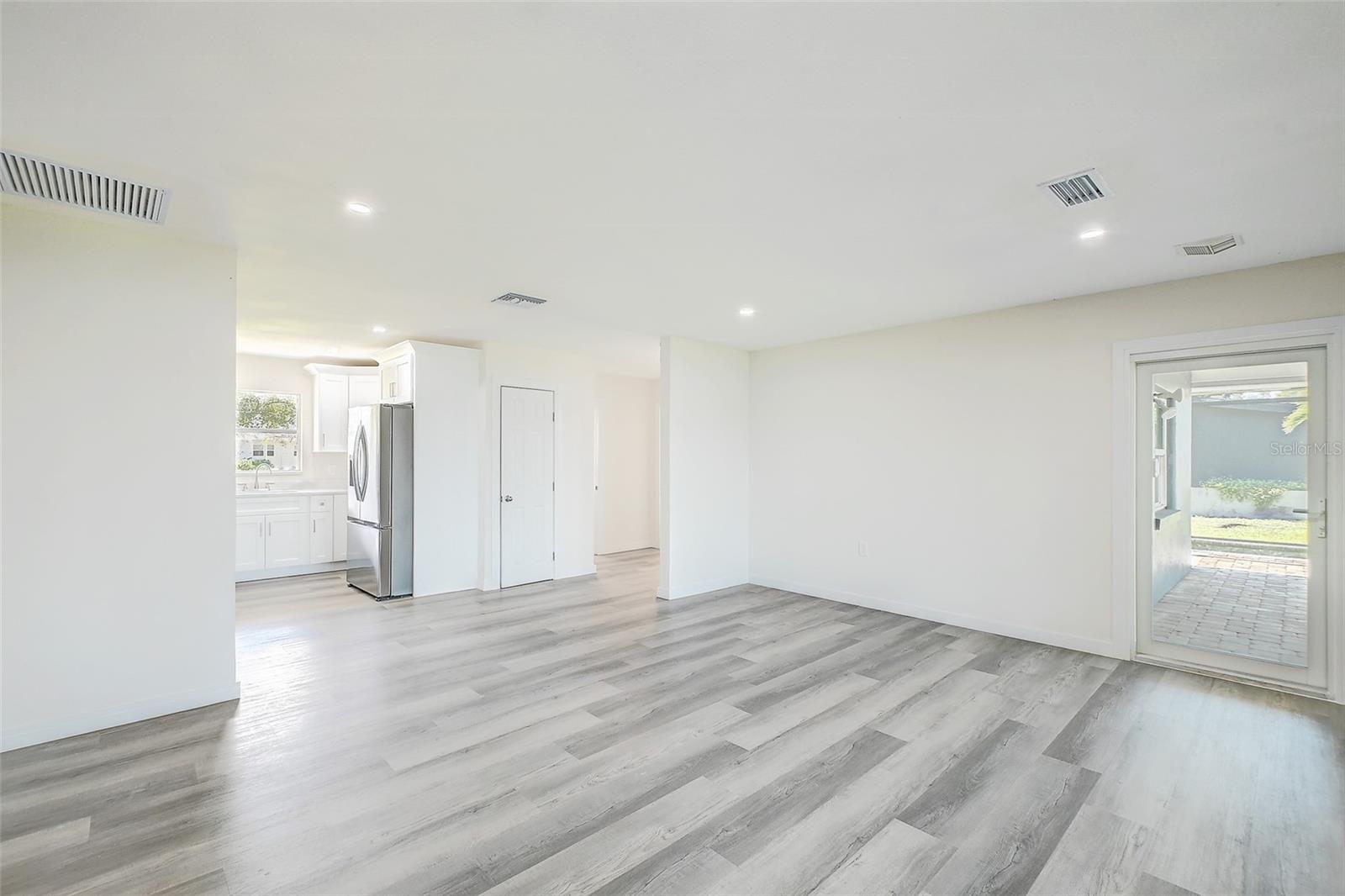 Image 14 of 45 For 4867 Riverside Drive