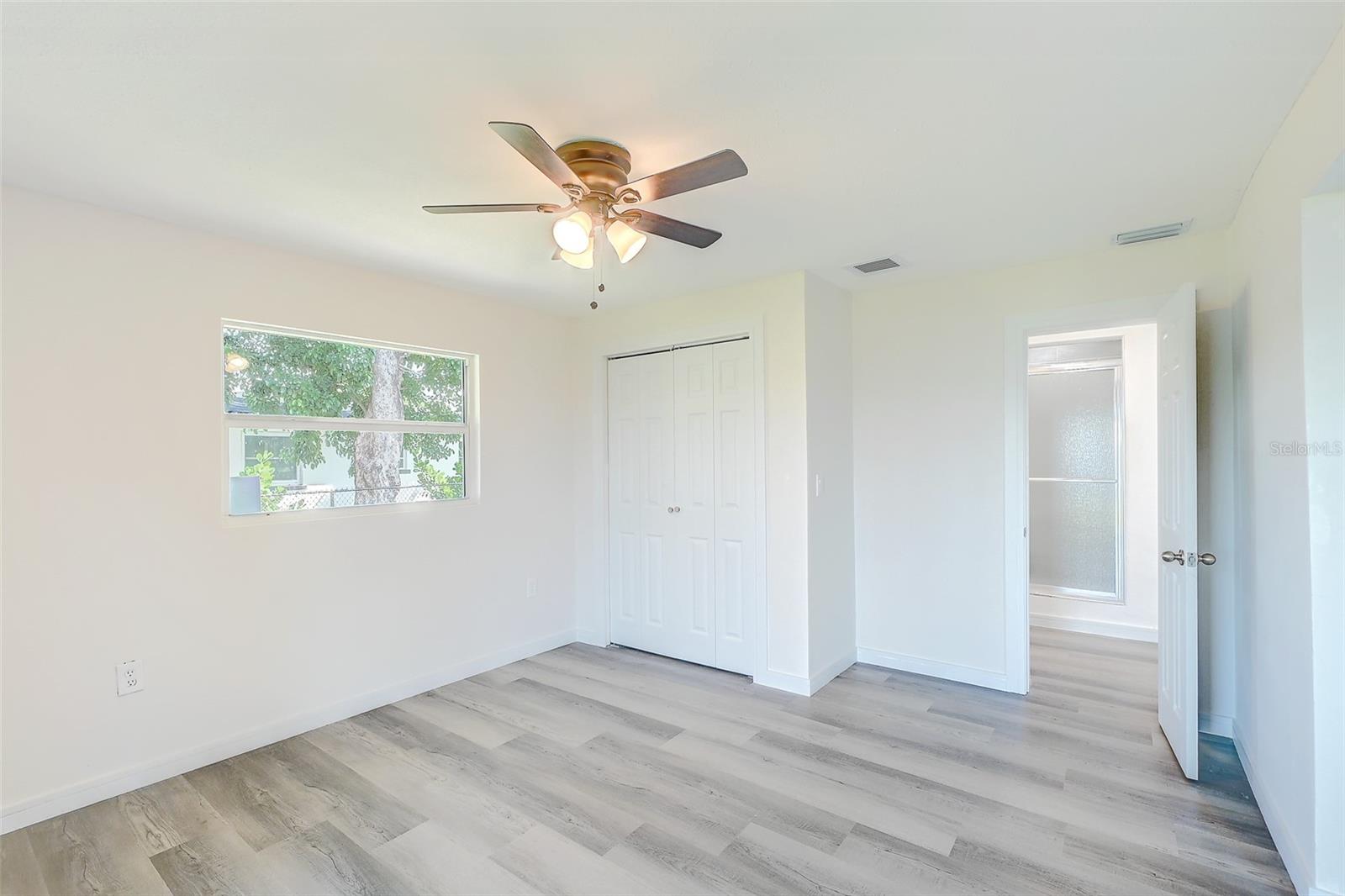 Image 18 of 45 For 4867 Riverside Drive