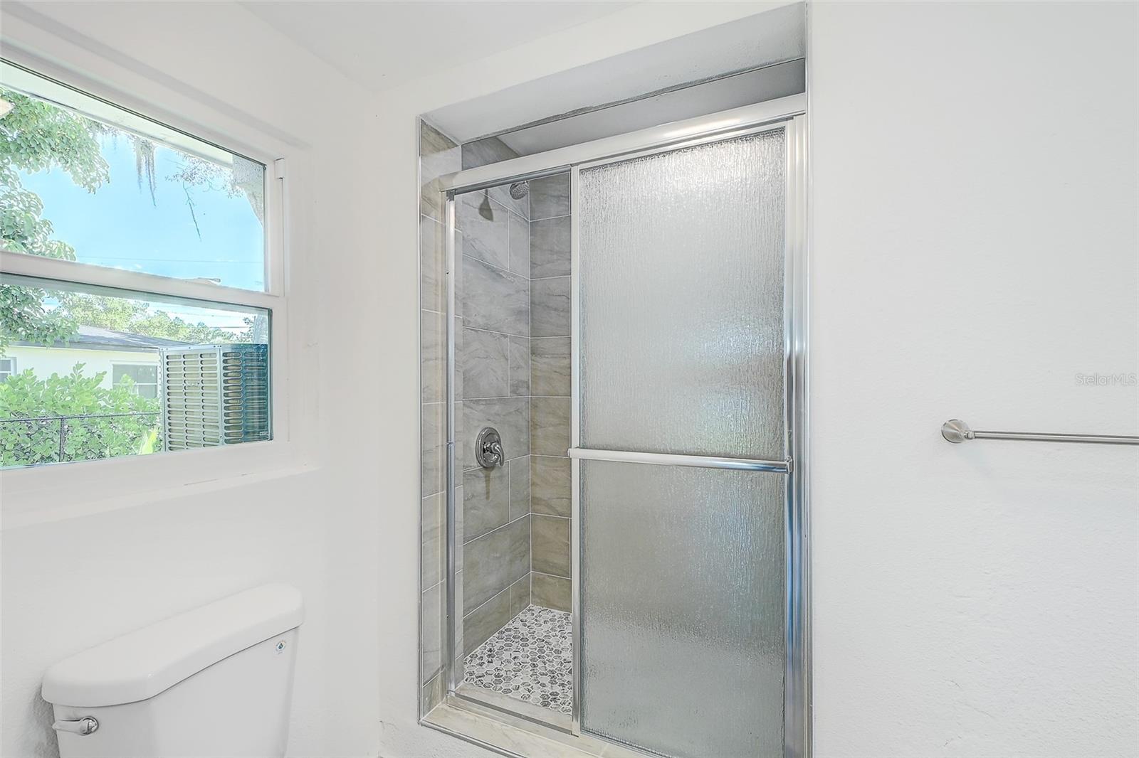 Image 19 of 45 For 4867 Riverside Drive