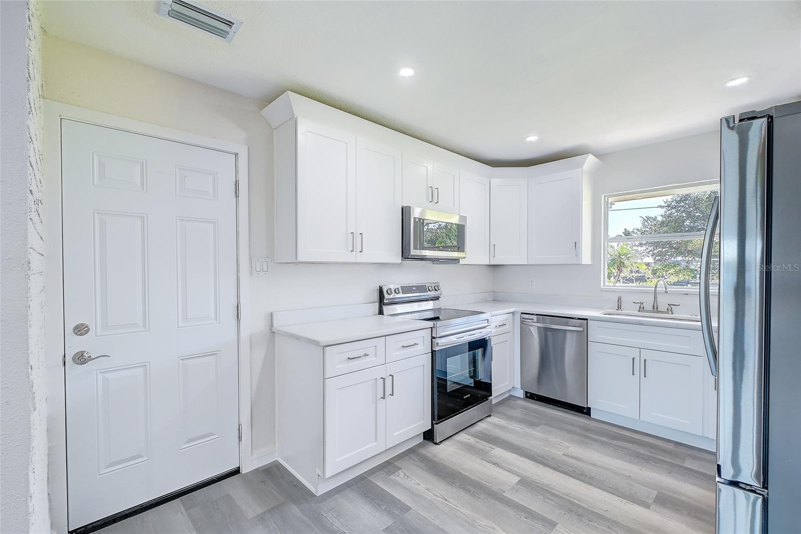 Image 6 of 45 For 4867 Riverside Drive