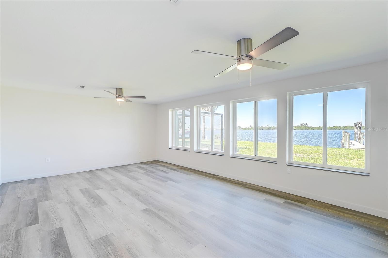 Image 9 of 45 For 4867 Riverside Drive