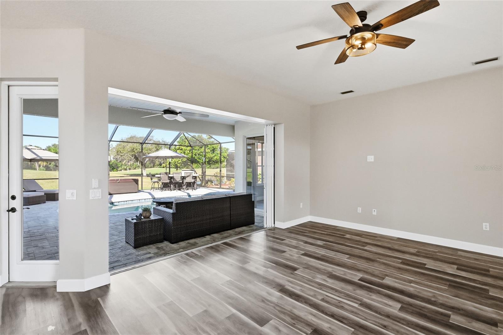 Image 23 of 43 For 574 Planters Manor Way