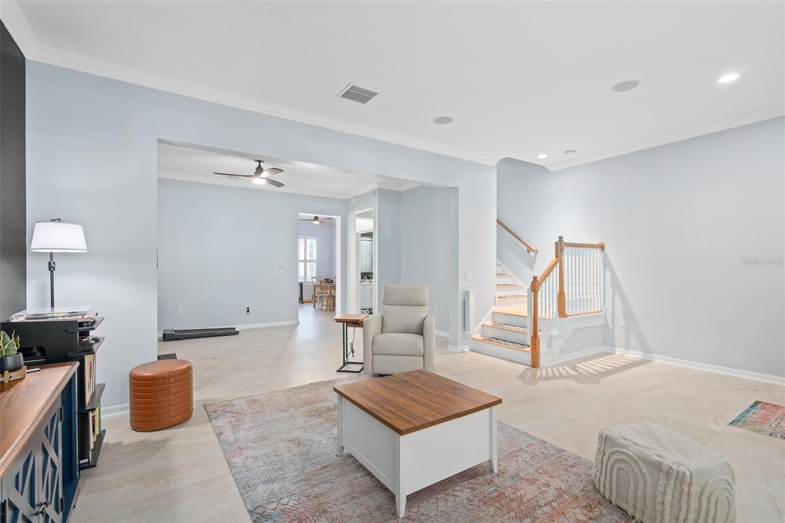 Image 11 of 38 For 923 Greenlawn Street