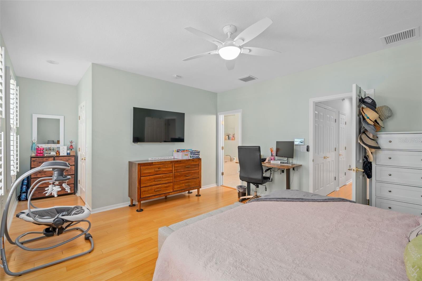 Image 15 of 38 For 923 Greenlawn Street