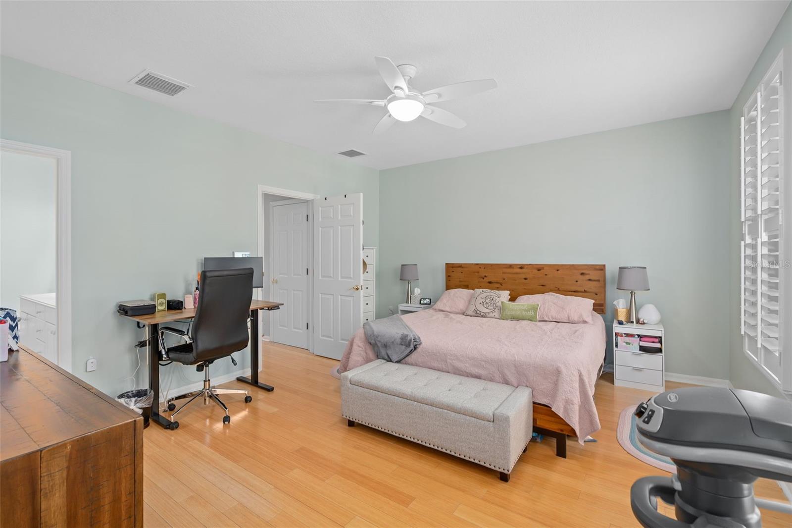 Image 16 of 38 For 923 Greenlawn Street