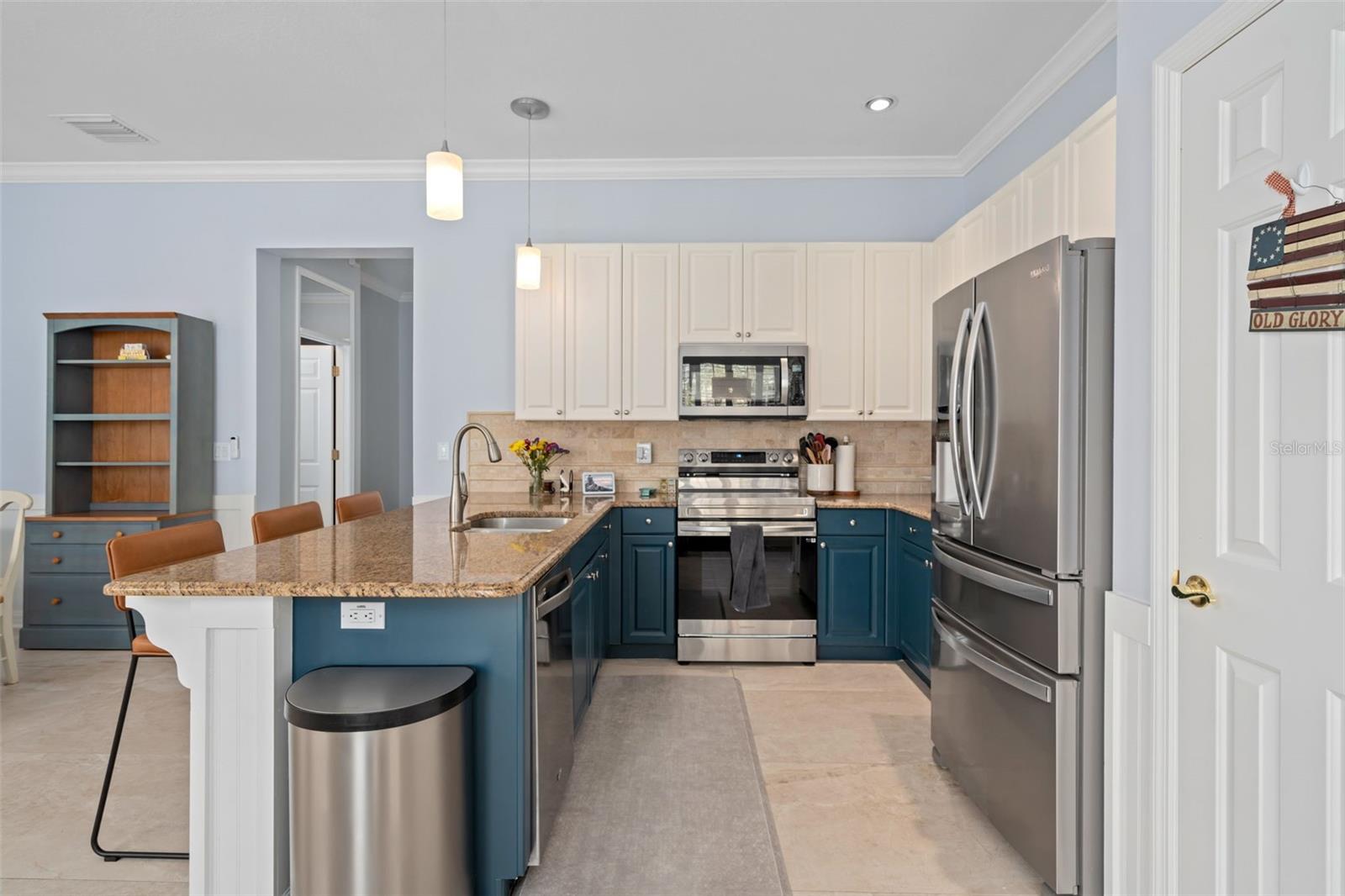 Image 2 of 38 For 923 Greenlawn Street