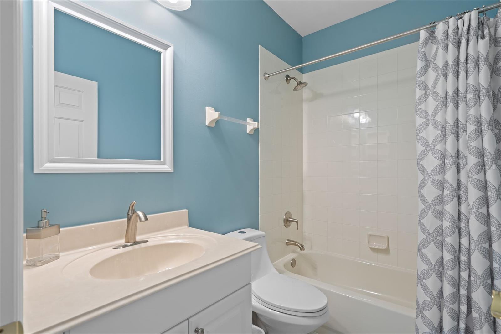 Image 20 of 38 For 923 Greenlawn Street