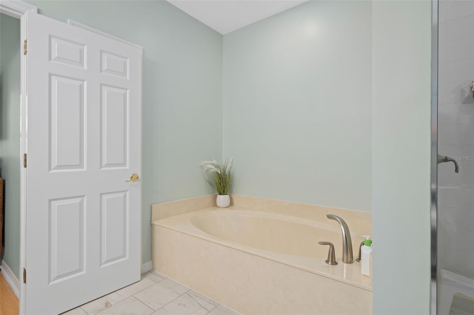 Image 26 of 38 For 923 Greenlawn Street