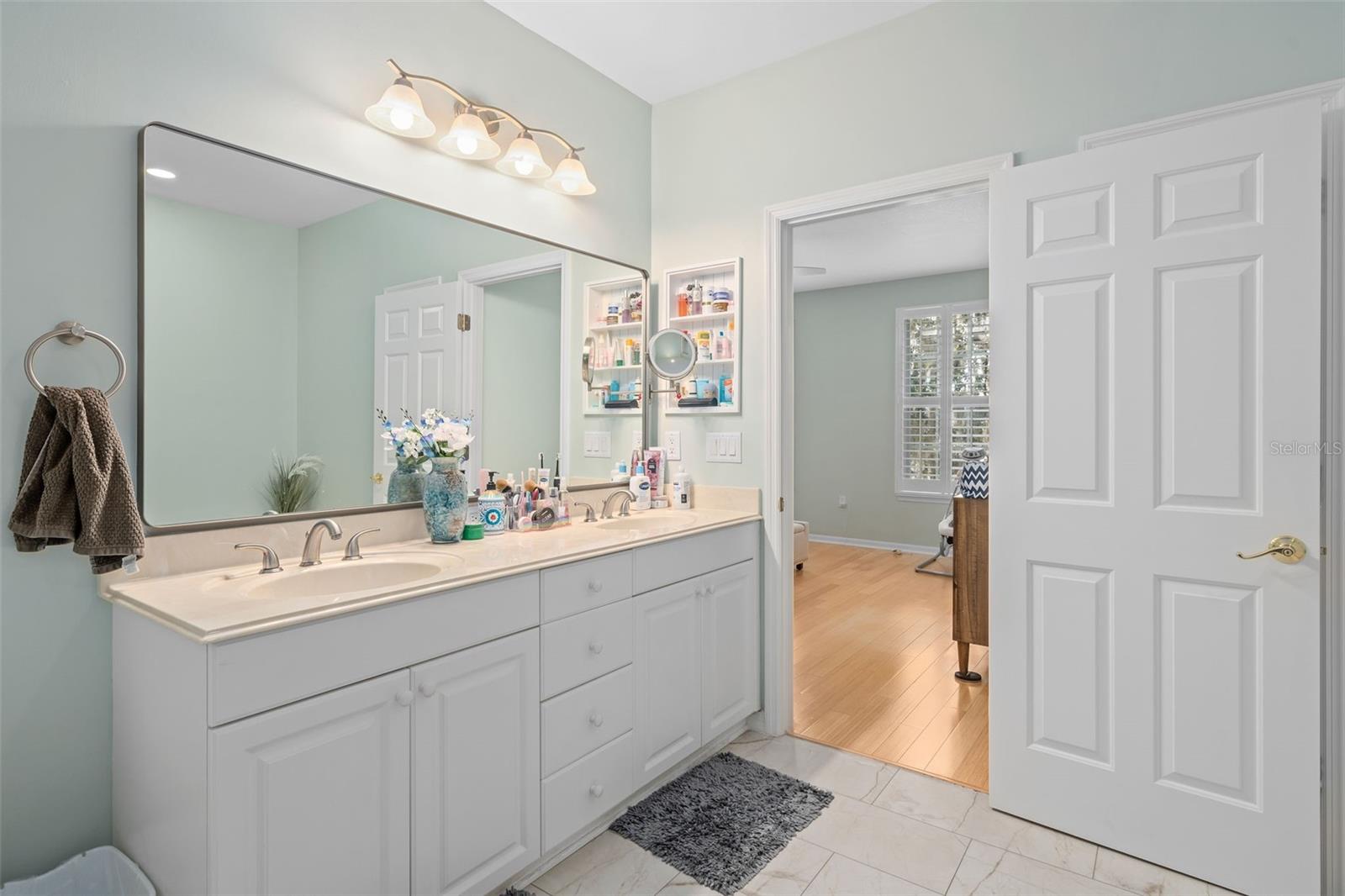 Image 27 of 38 For 923 Greenlawn Street