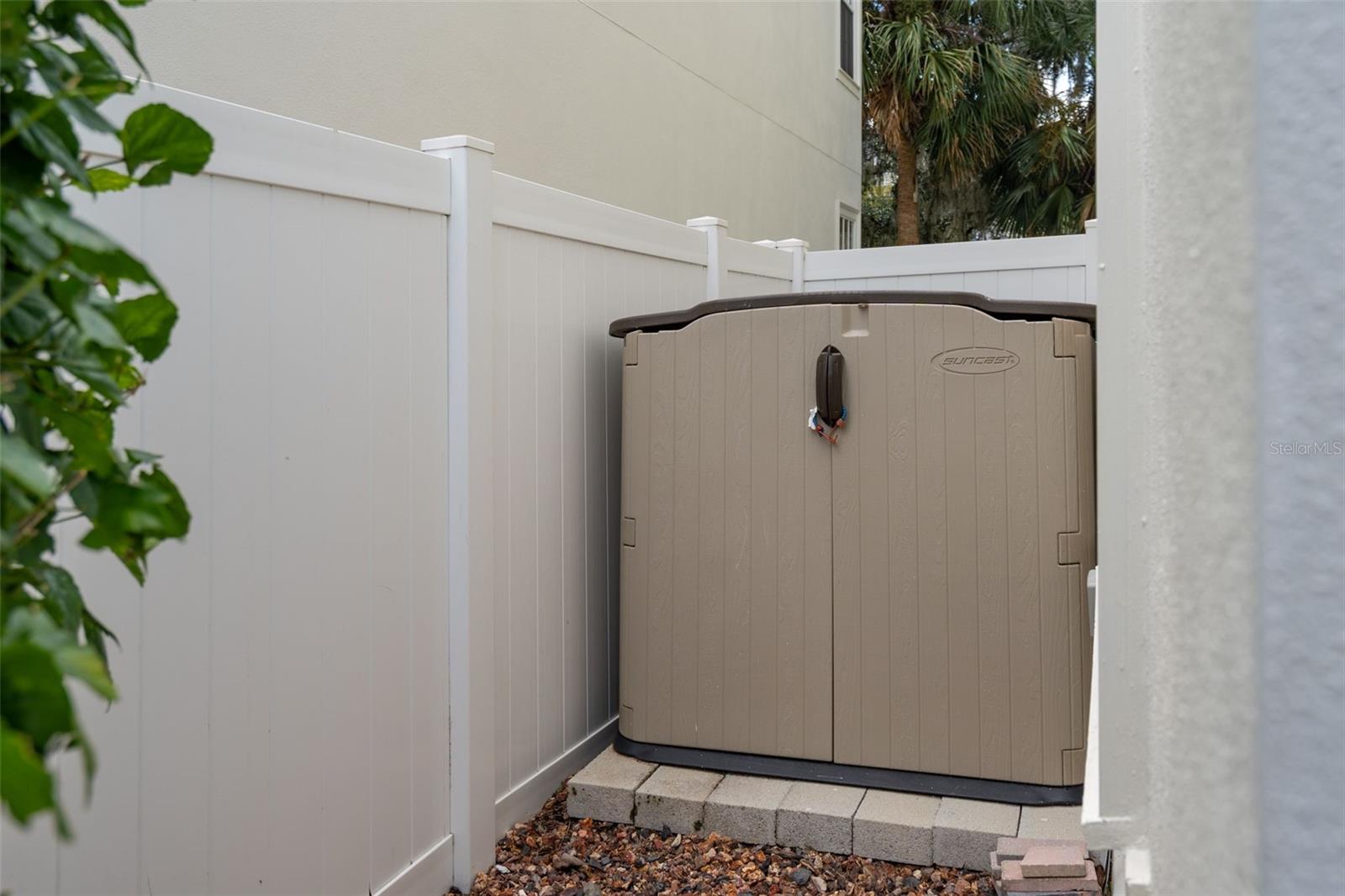 Image 28 of 38 For 923 Greenlawn Street