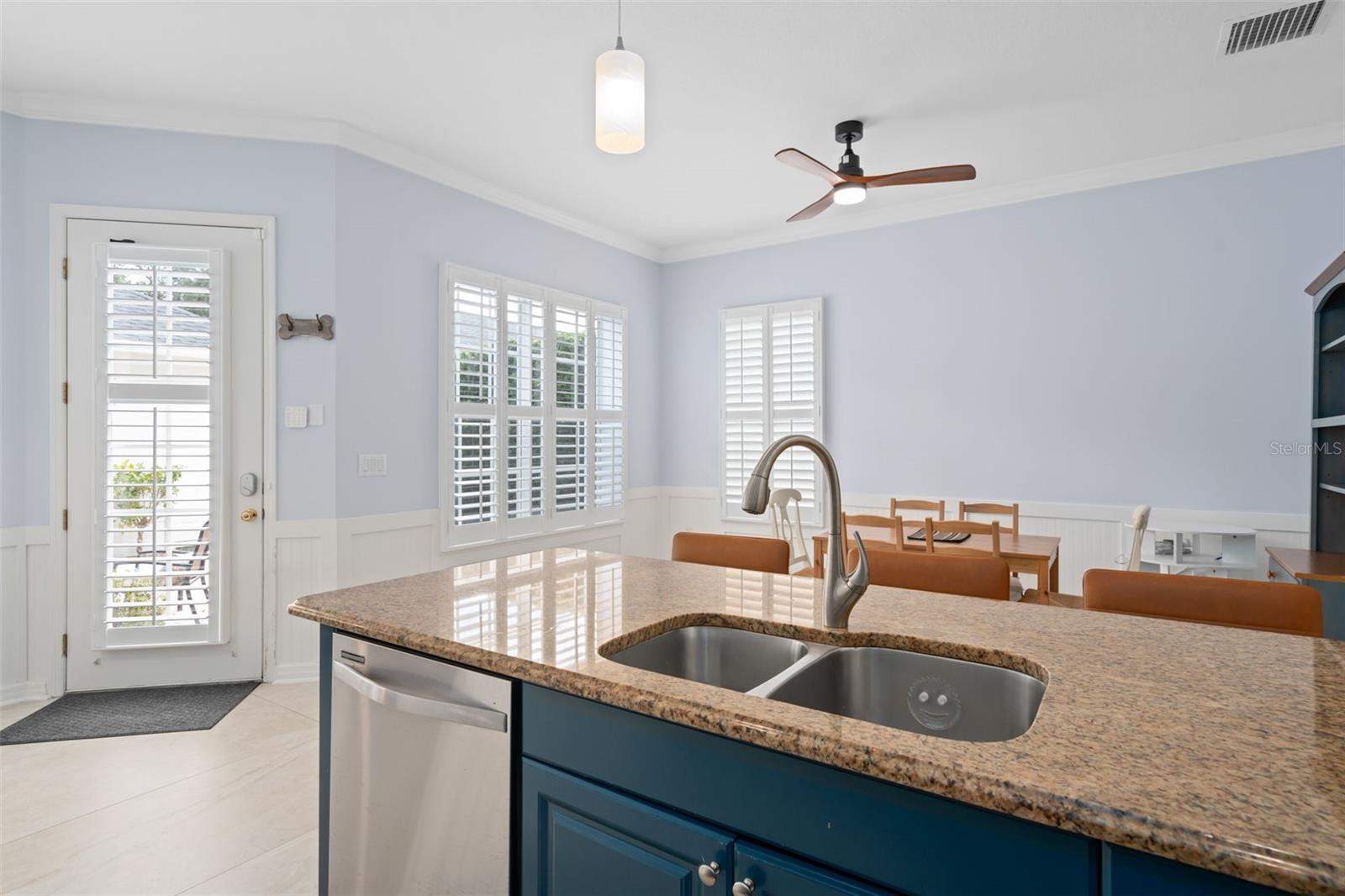 Image 3 of 38 For 923 Greenlawn Street