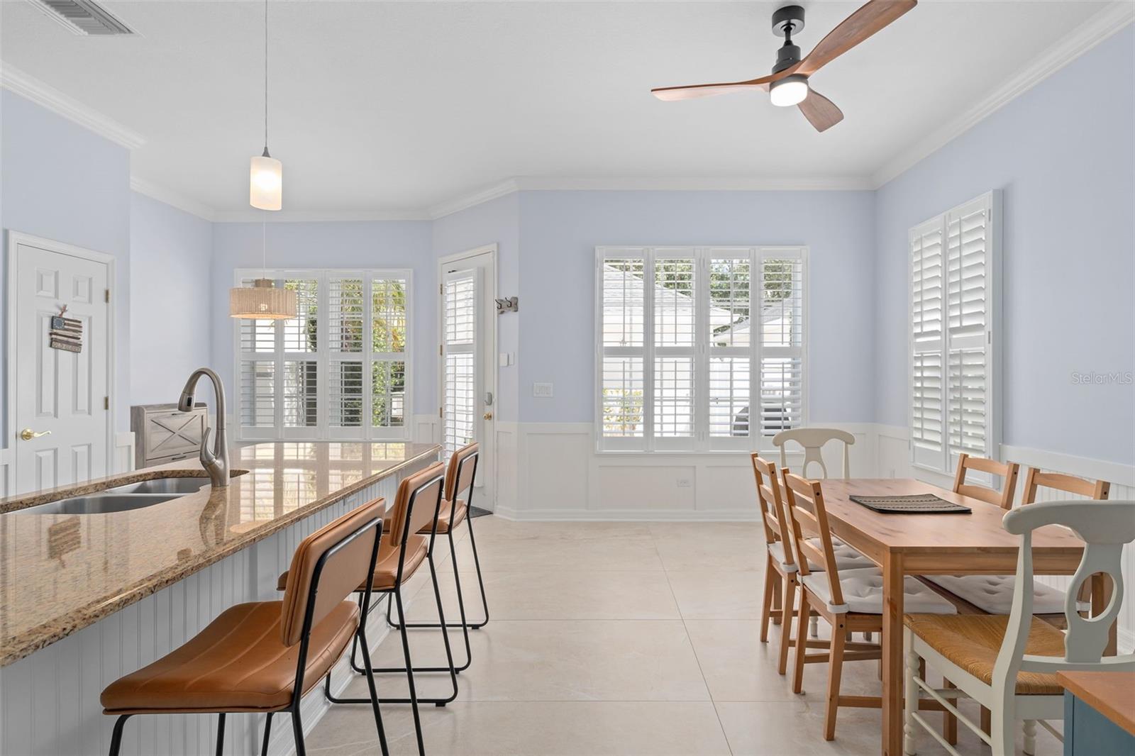 Image 4 of 38 For 923 Greenlawn Street