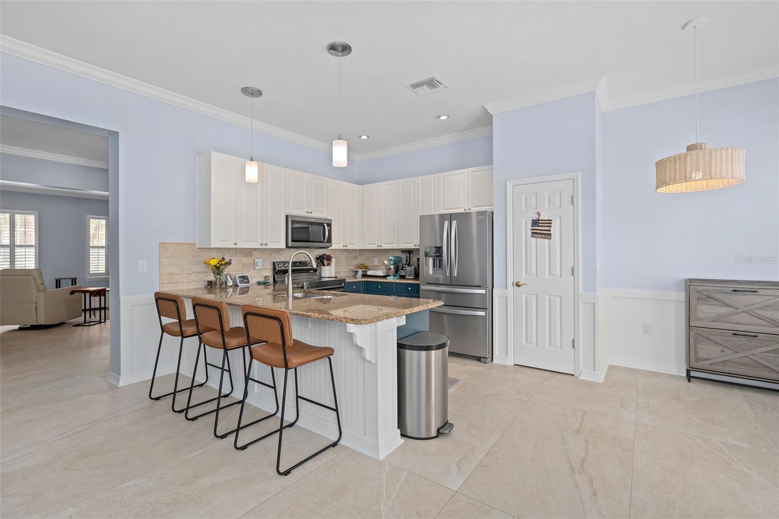 Image 5 of 38 For 923 Greenlawn Street