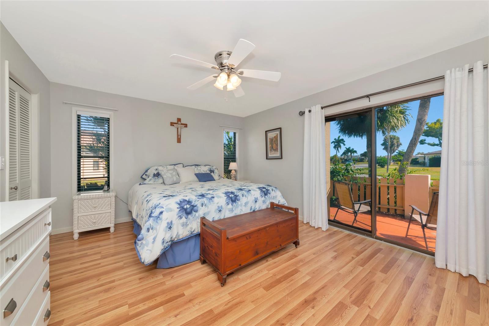 Image 17 of 35 For 1720 Lakeside Drive 1716-b