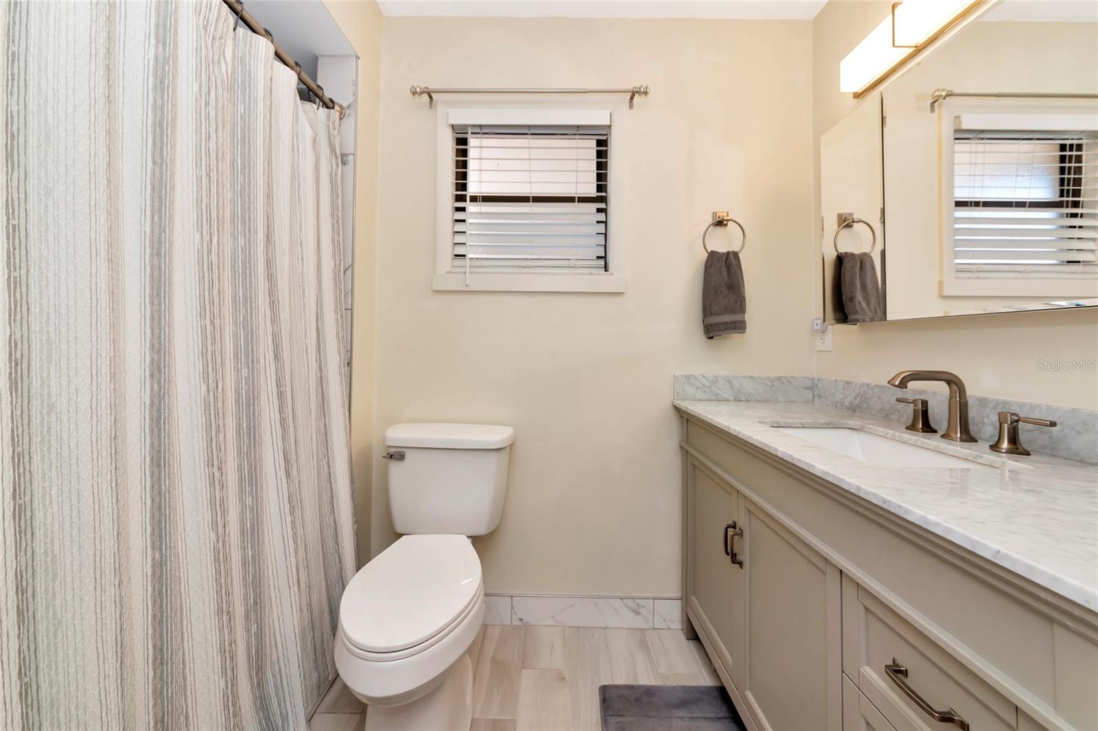 Image 20 of 35 For 1720 Lakeside Drive 1716-b