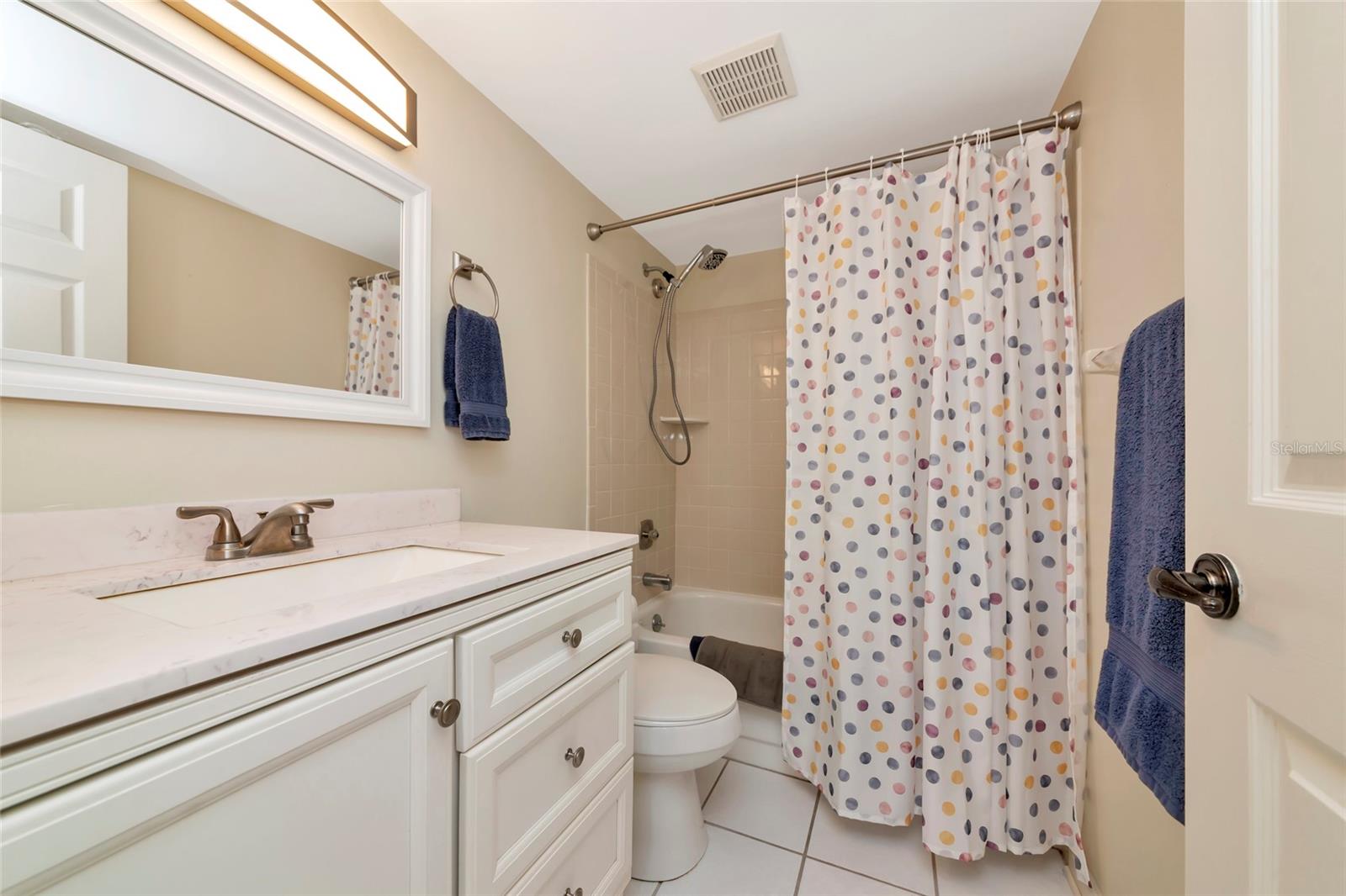 Image 22 of 35 For 1720 Lakeside Drive 1716-b