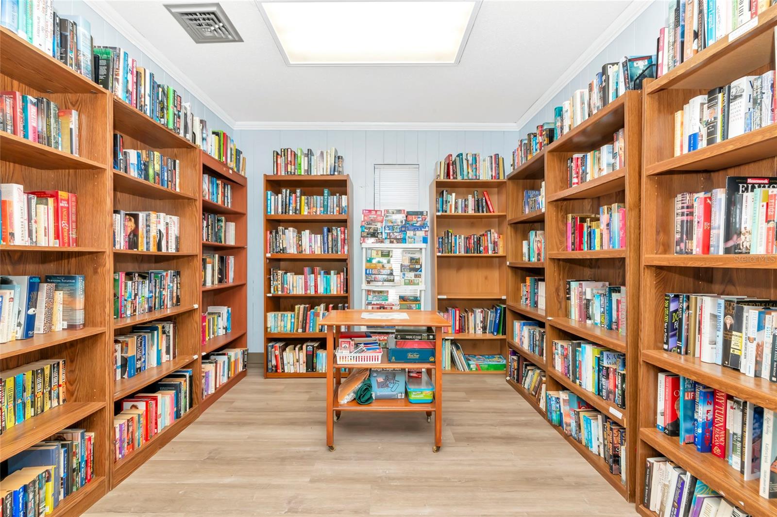 Image 25 of 35 For 1720 Lakeside Drive 1716-b