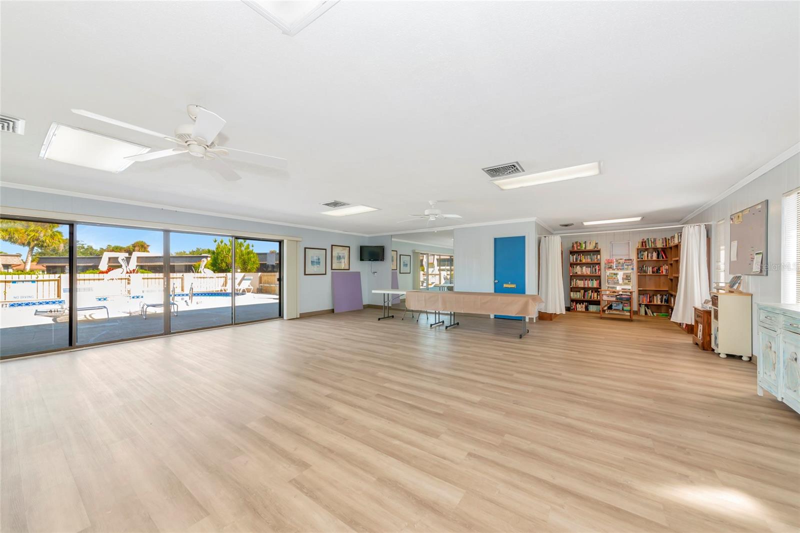 Image 28 of 35 For 1720 Lakeside Drive 1716-b