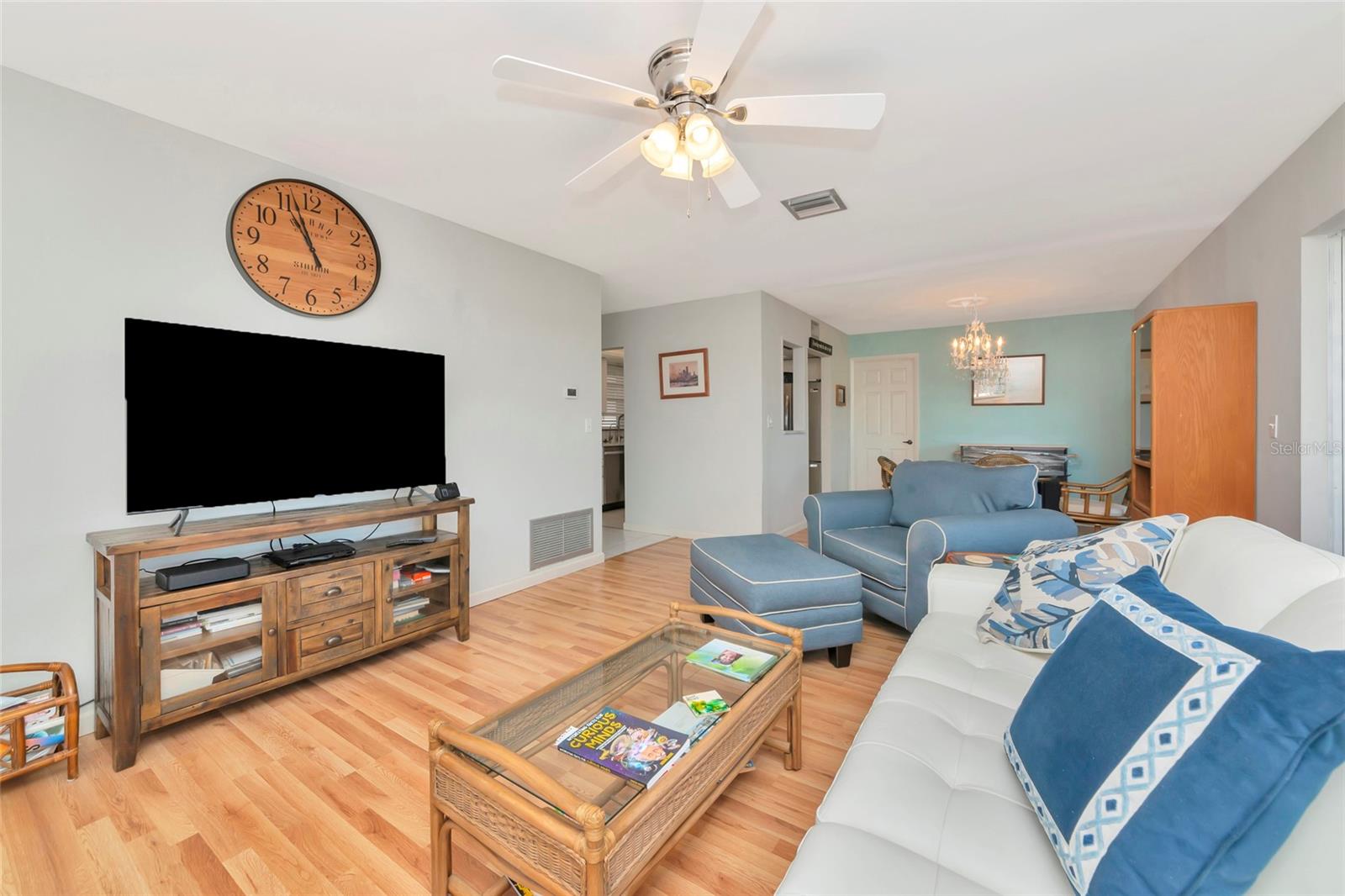 Image 5 of 35 For 1720 Lakeside Drive 1716-b