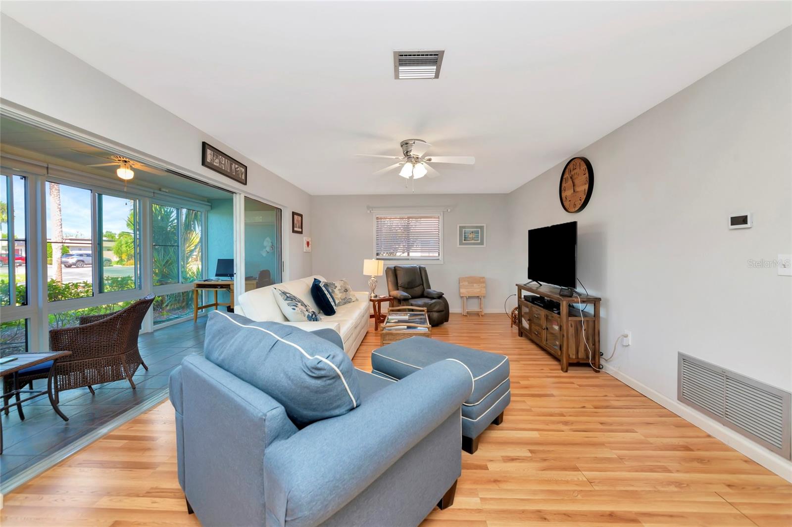 Image 8 of 35 For 1720 Lakeside Drive 1716-b