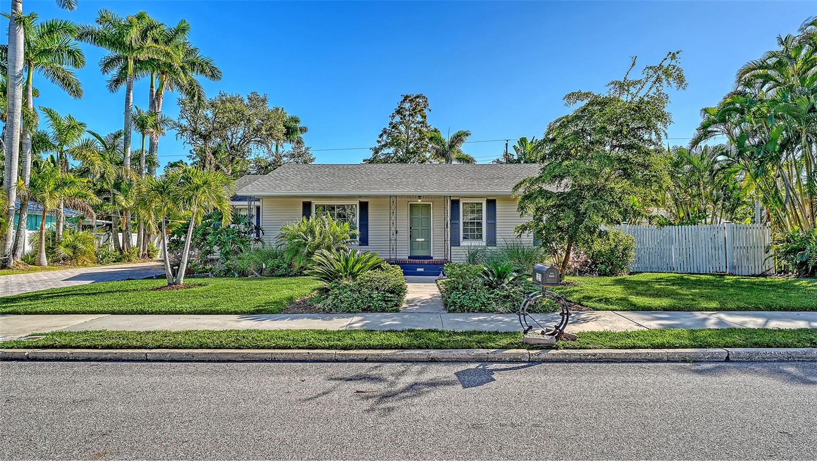 Details for 121 24th Street W, BRADENTON, FL 34205