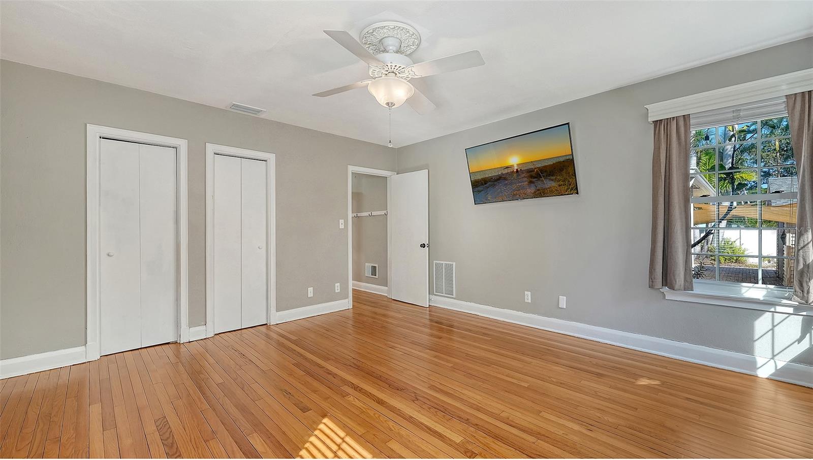 Image 14 of 45 For 121 24th Street W