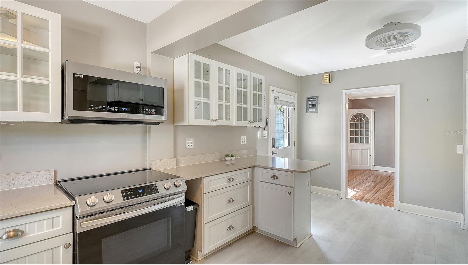 Image 18 of 45 For 121 24th Street W