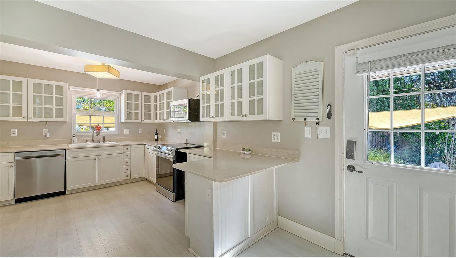 Image 21 of 45 For 121 24th Street W