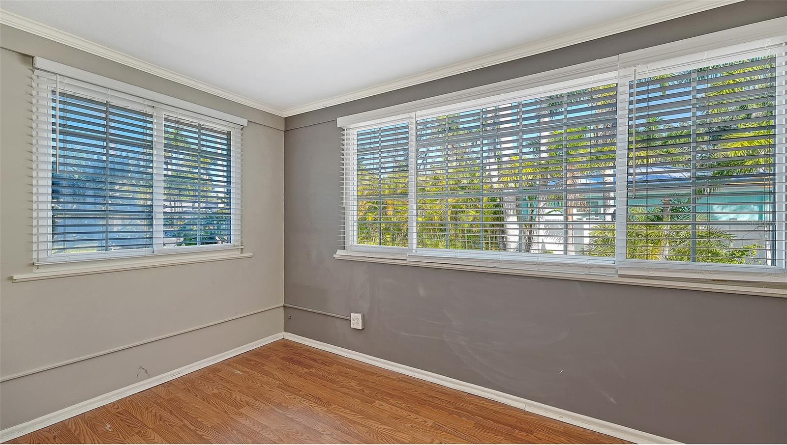 Image 27 of 45 For 121 24th Street W