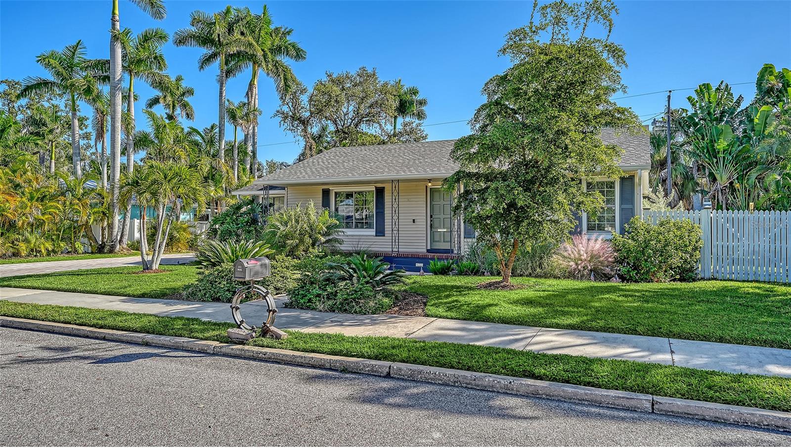 Image 3 of 45 For 121 24th Street W