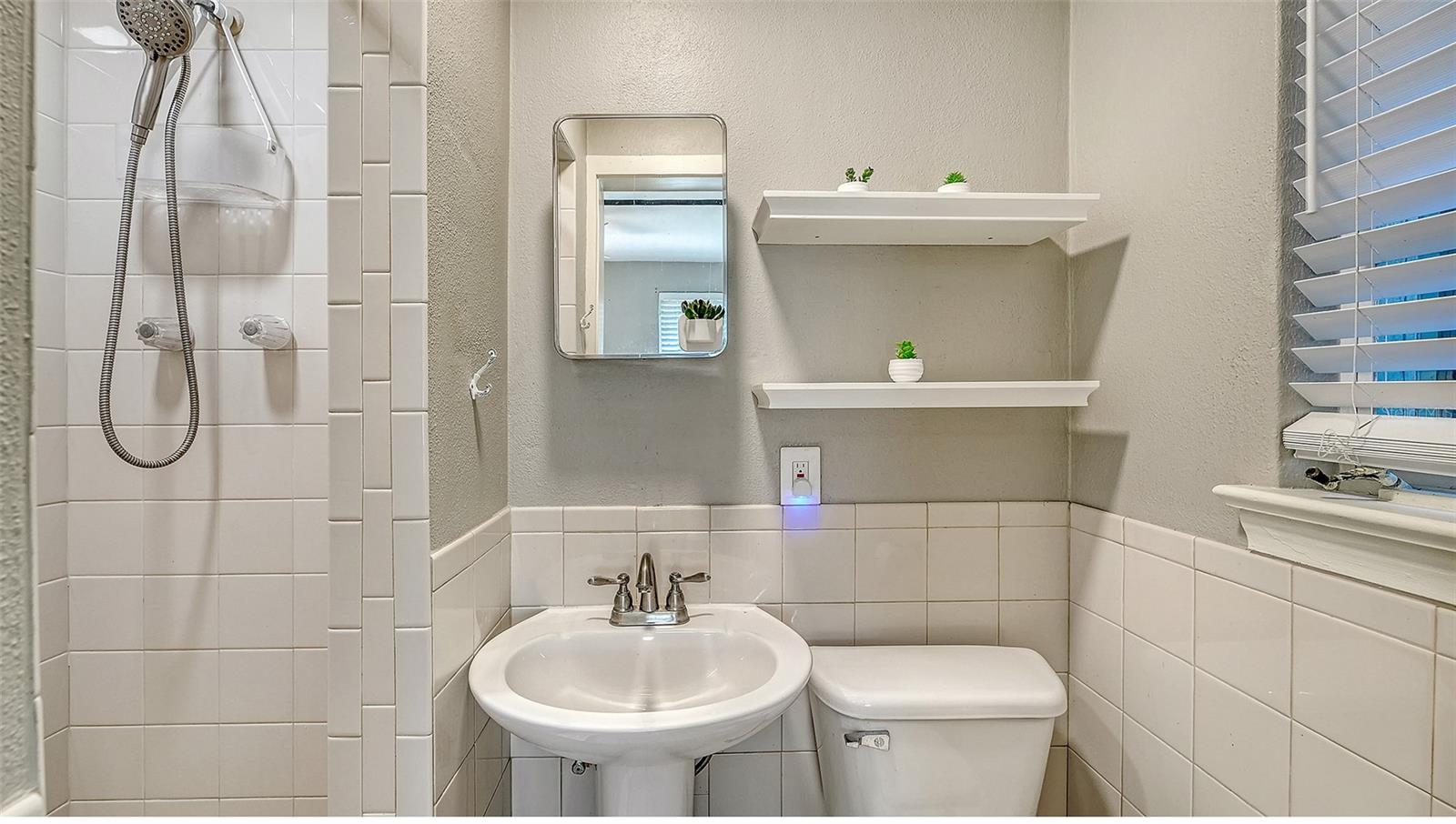 Image 37 of 45 For 121 24th Street W