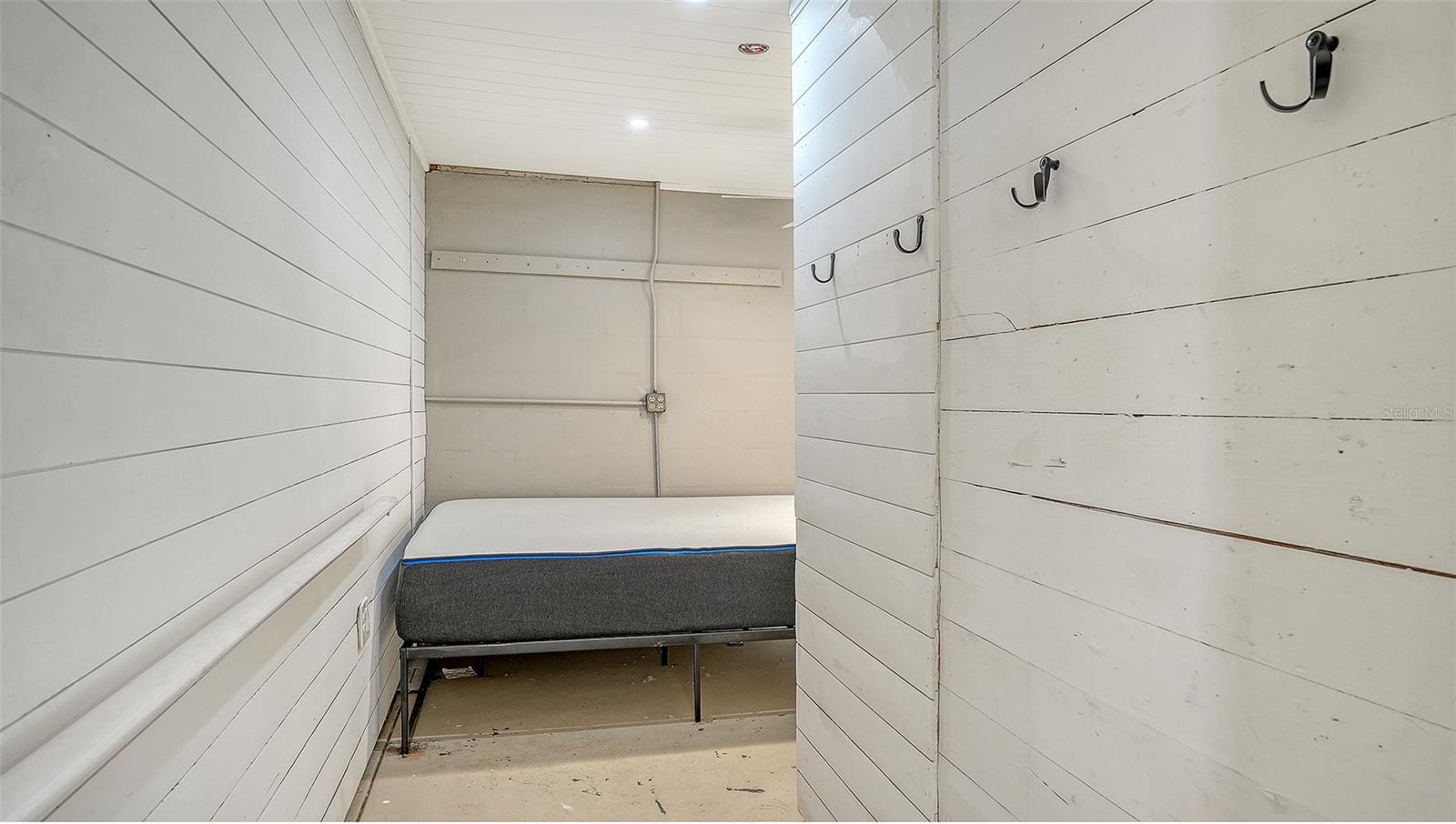 Image 38 of 45 For 121 24th Street W