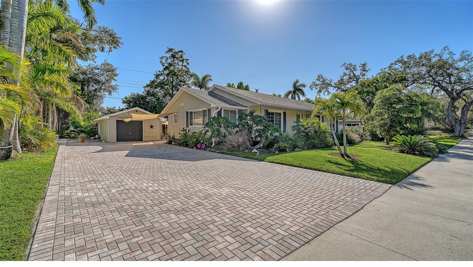 Image 4 of 45 For 121 24th Street W