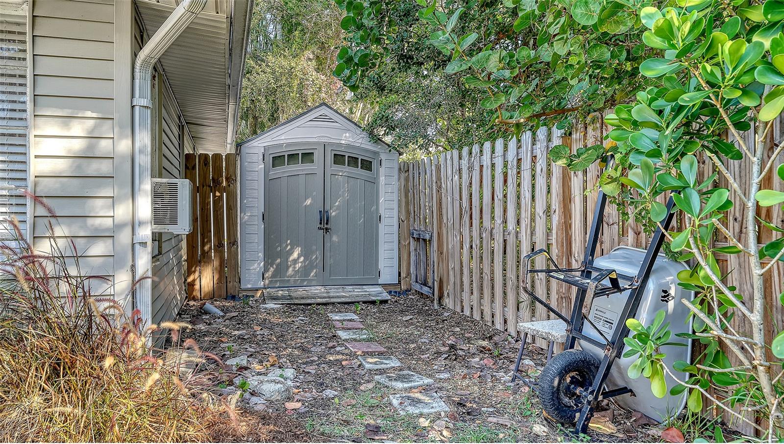 Image 40 of 45 For 121 24th Street W