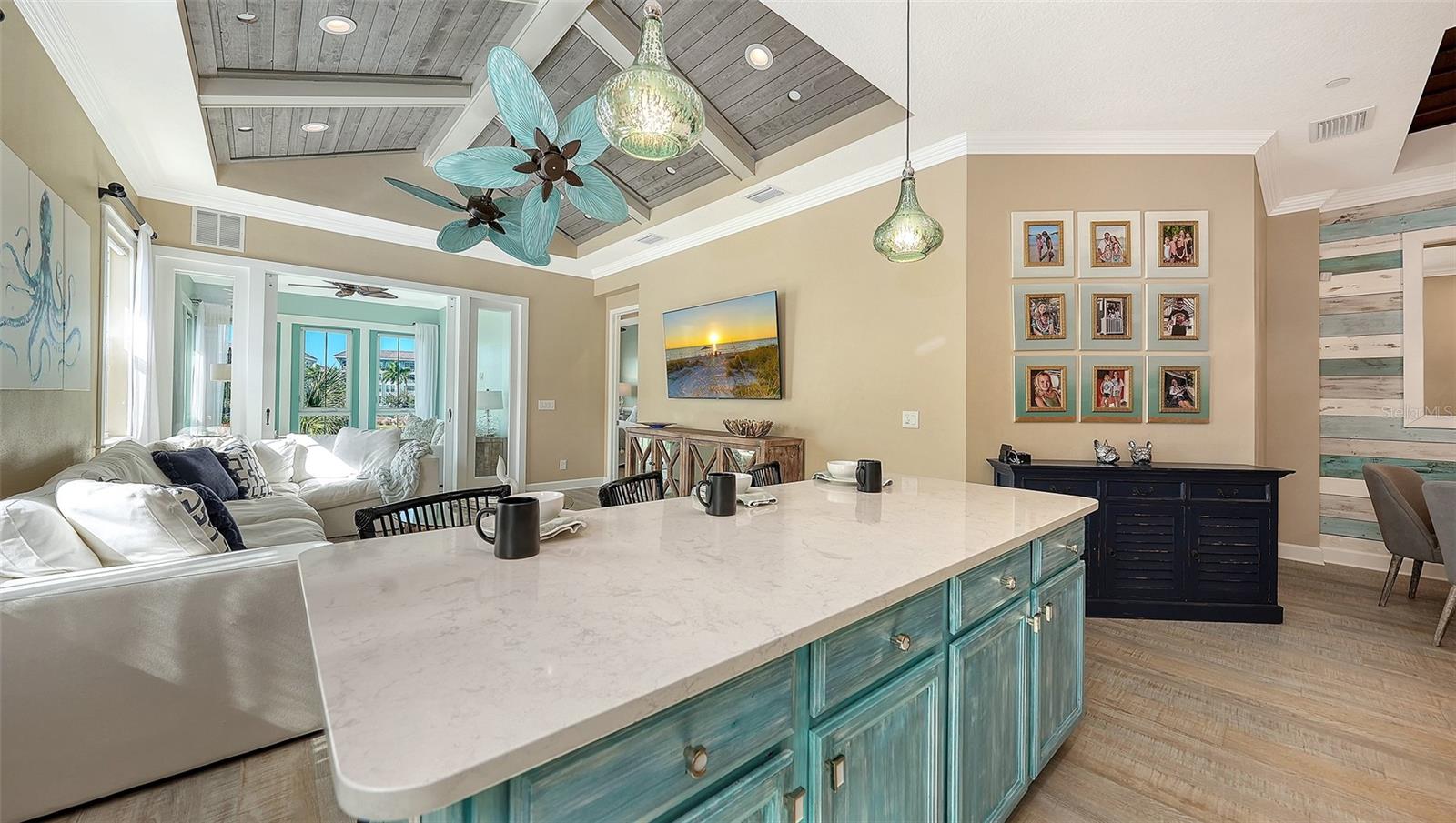 Image 14 of 79 For 344 Sapphire Lake Drive 201