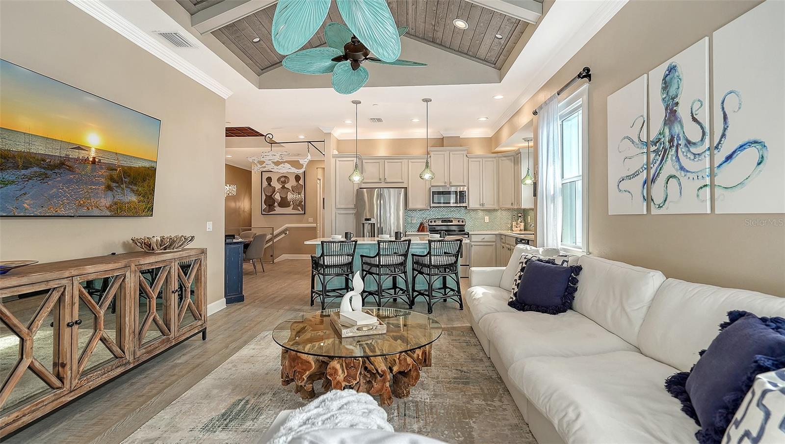 Image 19 of 79 For 344 Sapphire Lake Drive 201