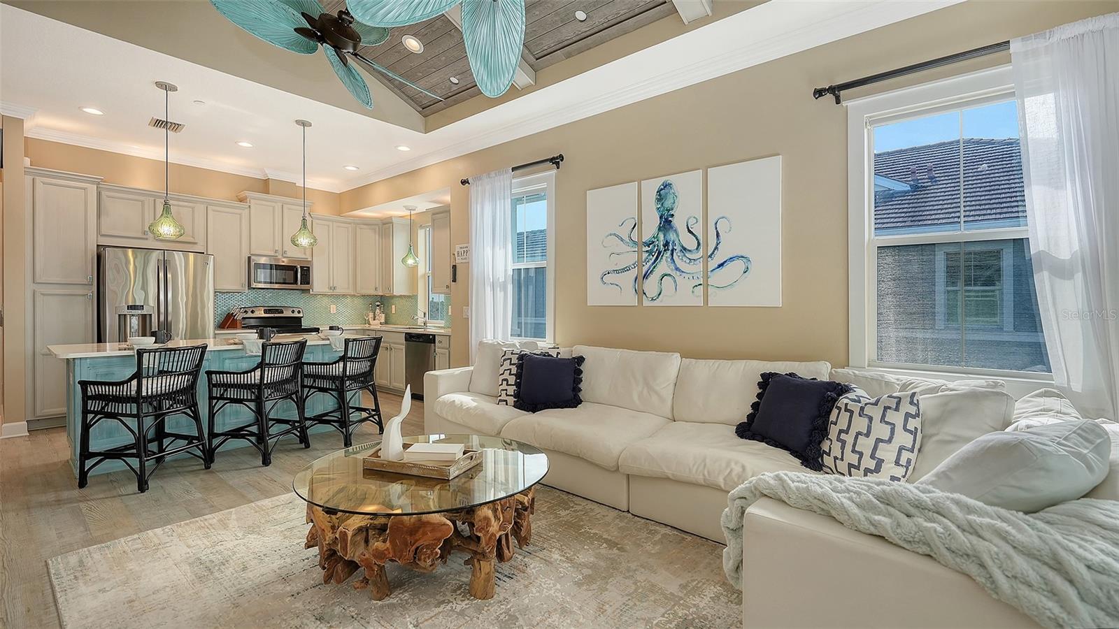 Image 20 of 79 For 344 Sapphire Lake Drive 201