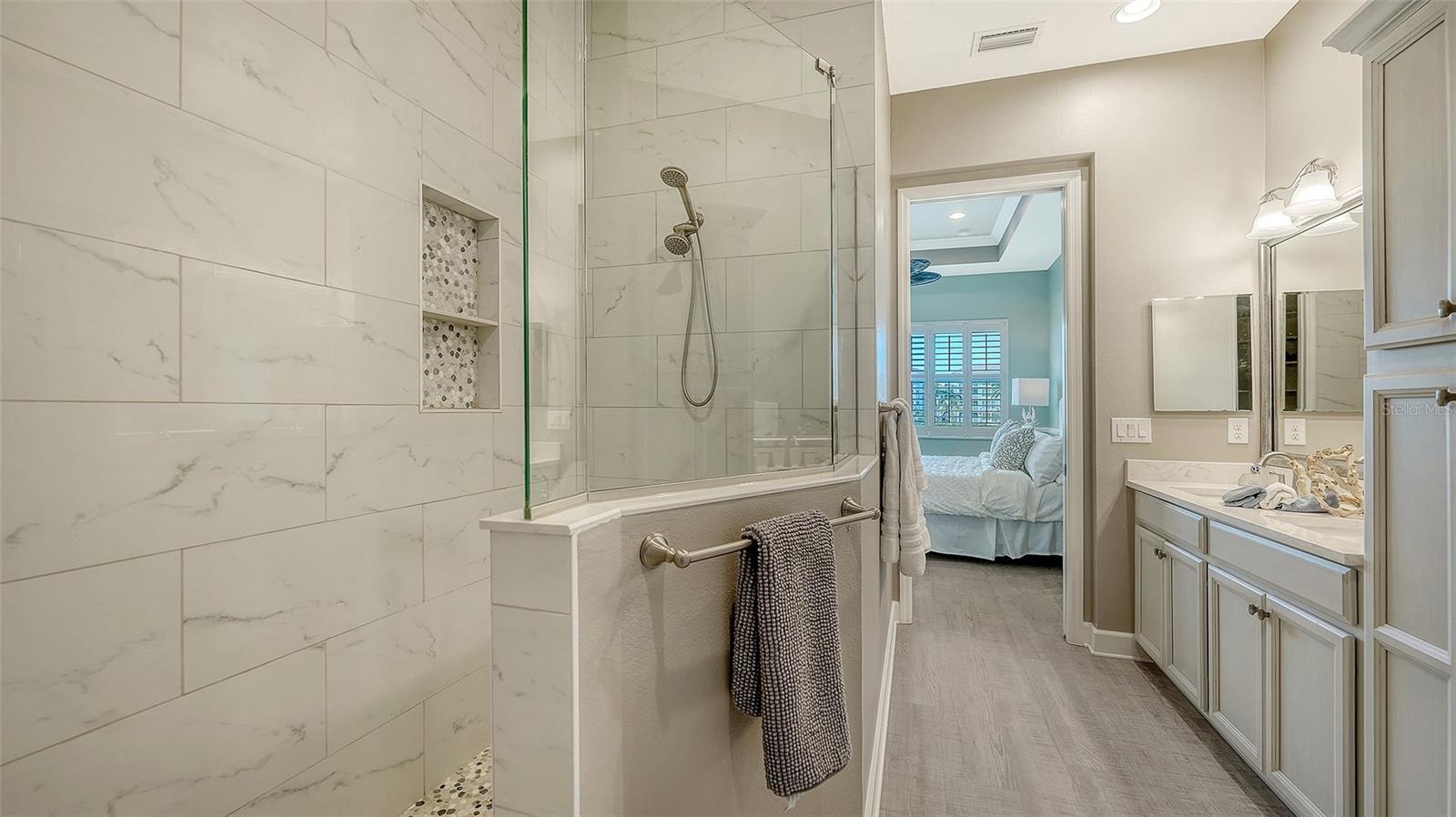 Image 31 of 79 For 344 Sapphire Lake Drive 201