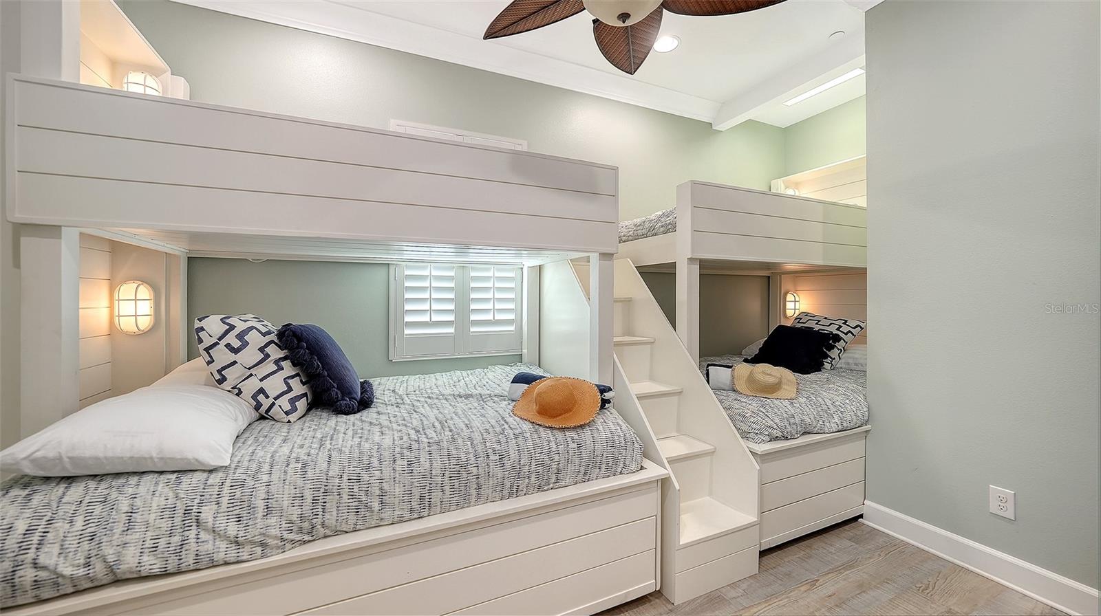 Image 38 of 79 For 344 Sapphire Lake Drive 201