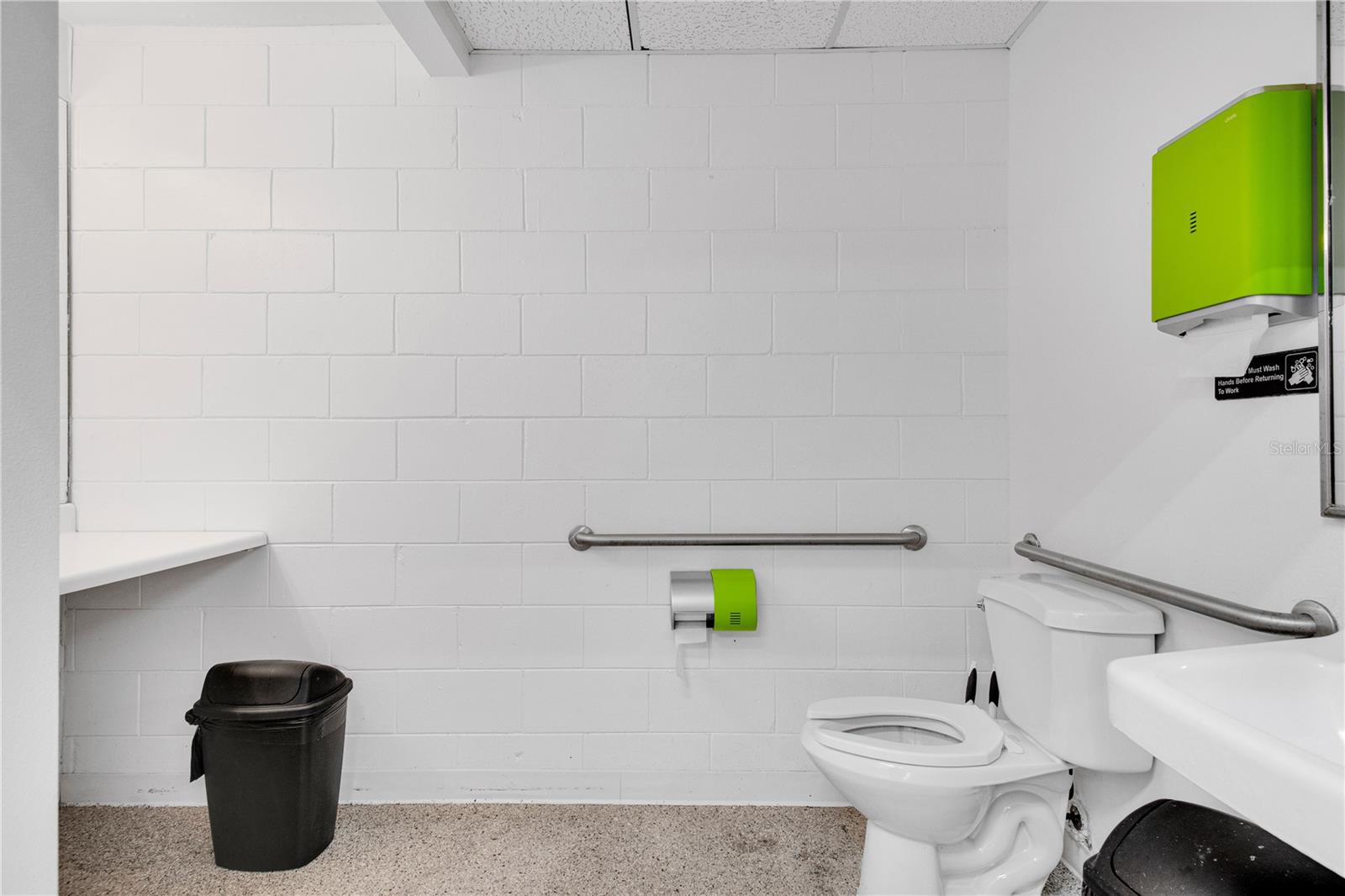 Image 23 of 60 For 1786 Semoran Boulevard