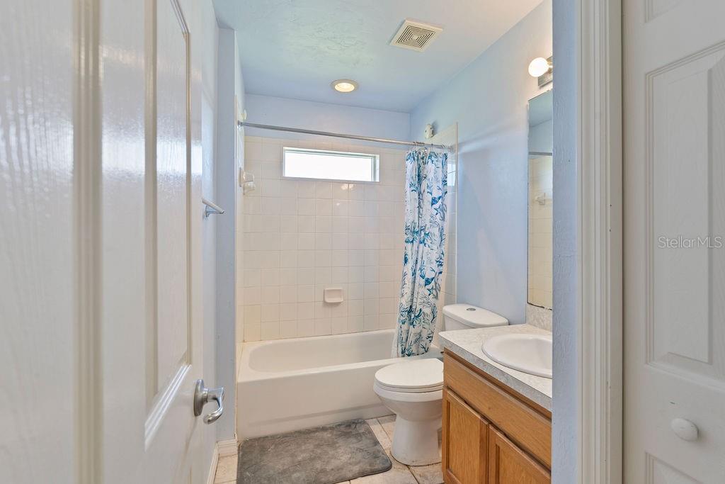 Image 21 of 25 For 9590 98th Avenue