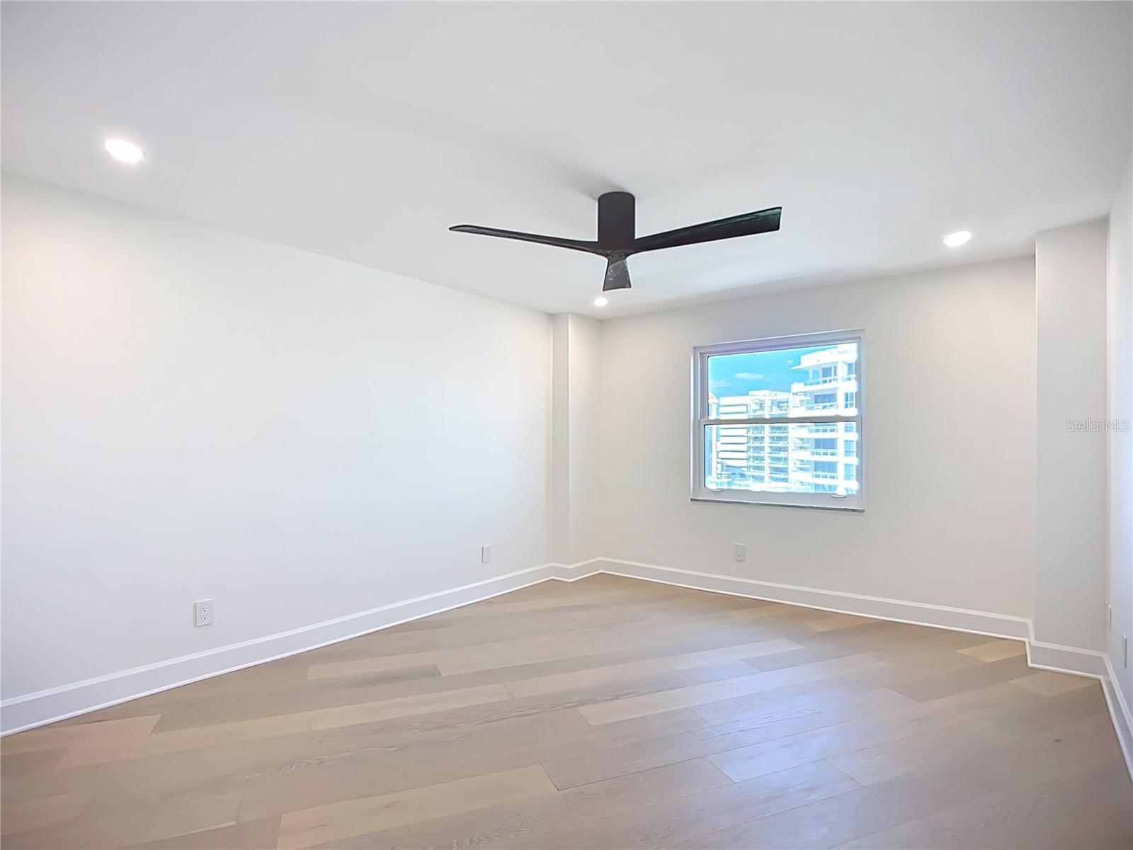 Image 21 of 31 For 435 Gulfstream Avenue 1006